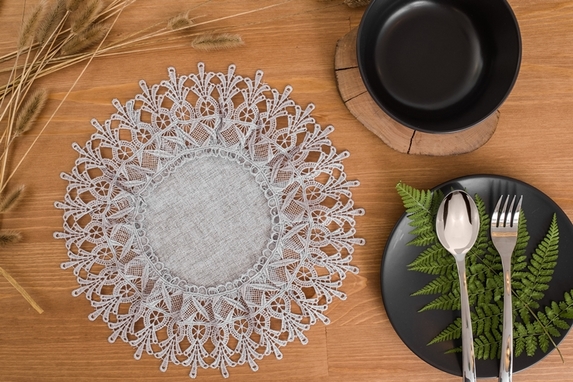 30 cm serwetka LEN Z GIPIURĄ BEŻOWA  paczka 6szt (555-4) (1)