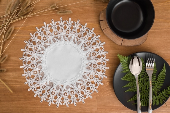 30 cm serwetka LEN Z GIPIURĄ BIAŁA- paczka 6szt (555-4) (1)