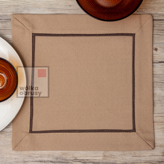 20x20 cm serwetka imitująca len BEŻOWA Z BRĄZOWĄ LAMÓWKĄ -paczka 2 szt(002-2,5) (1)